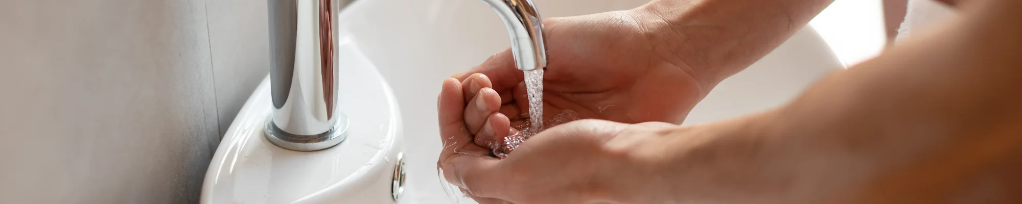 Water Flow Restrictor / Regulator Faucet Aerator Insert ecoturbino® DFL5 | Sink Water Saver | Saving Water and Energy (Electricity) | Reduce Costs by up to 40% 13 Washing hands